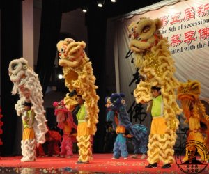 Demostracion de Danza del León en Xin Hui - China 2010 Demostracion de Danza del León en Xin Hui - China 2010